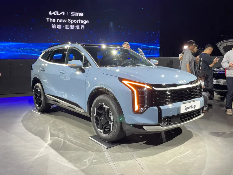 Kia小改款Sportage採新世代Star Map LED星圖式燈組及立體三維造型水箱護罩，創造前衛且具科技感的面容。林浩昇攝