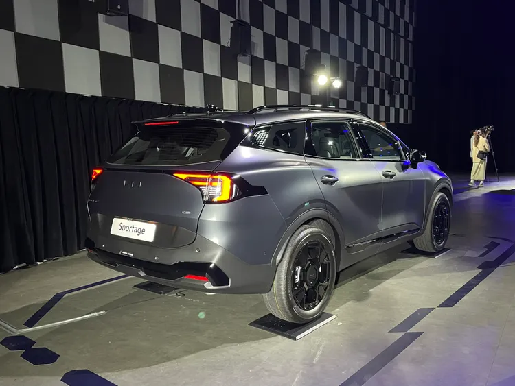 汽油動力車型的Sportage X-Line 4WD以專屬黑化套件全面進化。林浩昇攝