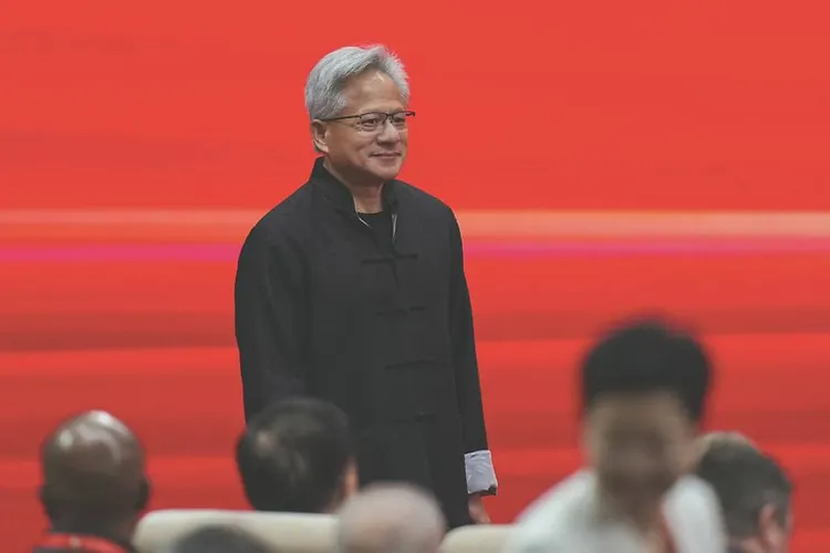 黃仁勳，去年在鏈博會開幕式開幕式上不僅身穿黑色唐裝亮相，更首次用中文演講。美聯社