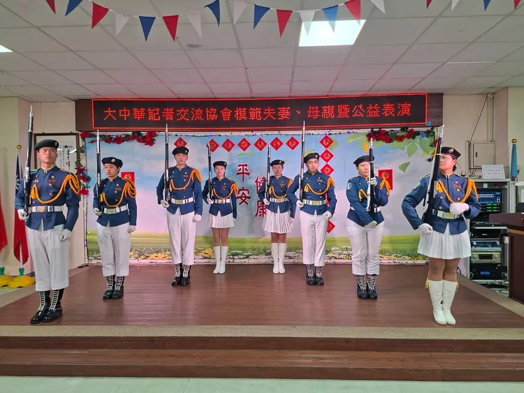 板橋榮家溫馨傳愛，公益演出陪長輩提前歡慶母親節。翻攝畫面