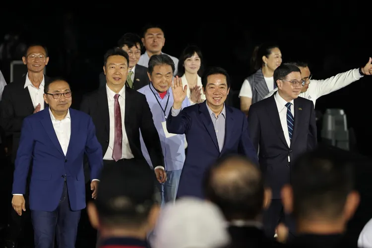 淡江大橋本月9日就辦過通車典禮，當時新北市長侯友宜(前左起)、交通部長陳世凱、總統賴清德、行政院長卓榮泰都有參與。彭欣偉攝