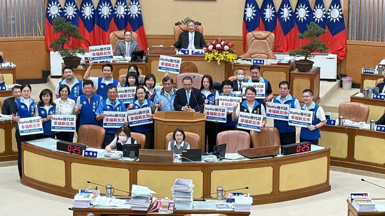 新北市議會國民黨團替基層發聲，新北116年起補助大調升，侯友宜今天宣布6大利多。曾佳俊攝