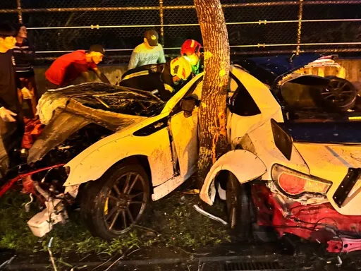 台9線溪口段自小客車撞路樹　車體凹陷變形28歲男駕駛獲救命危