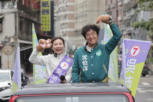 沈伯洋首次車掃！笑稱自己宣講太爛　爛到被吳沛憶搶麥克風