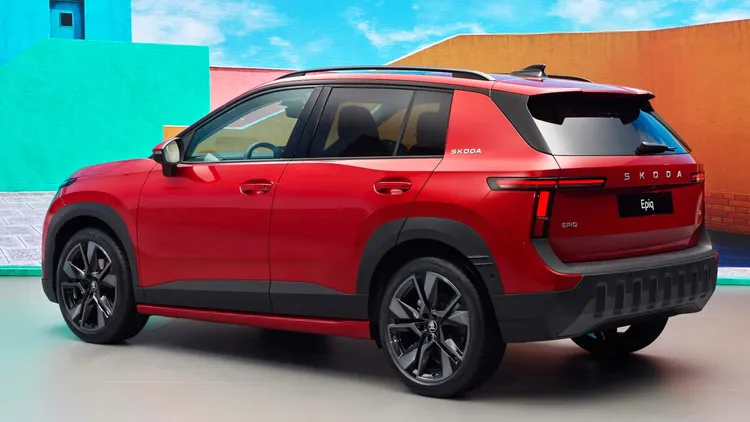 車尾設計延續Škoda新世代「Modern Solid」語彙，採用T字型LED尾燈組與橫向燈條結構，強化辨識度與寬體視覺效果，並維持簡潔俐落的SUV輪廓。原廠照片