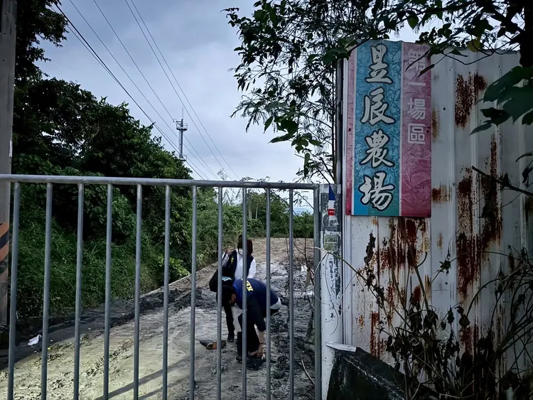 嫌犯非法載運至旗山區農牧用地任意棄置。橋檢提供