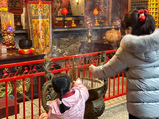 台南四面佛遭「倒插香」　專家曝：不會有好下場