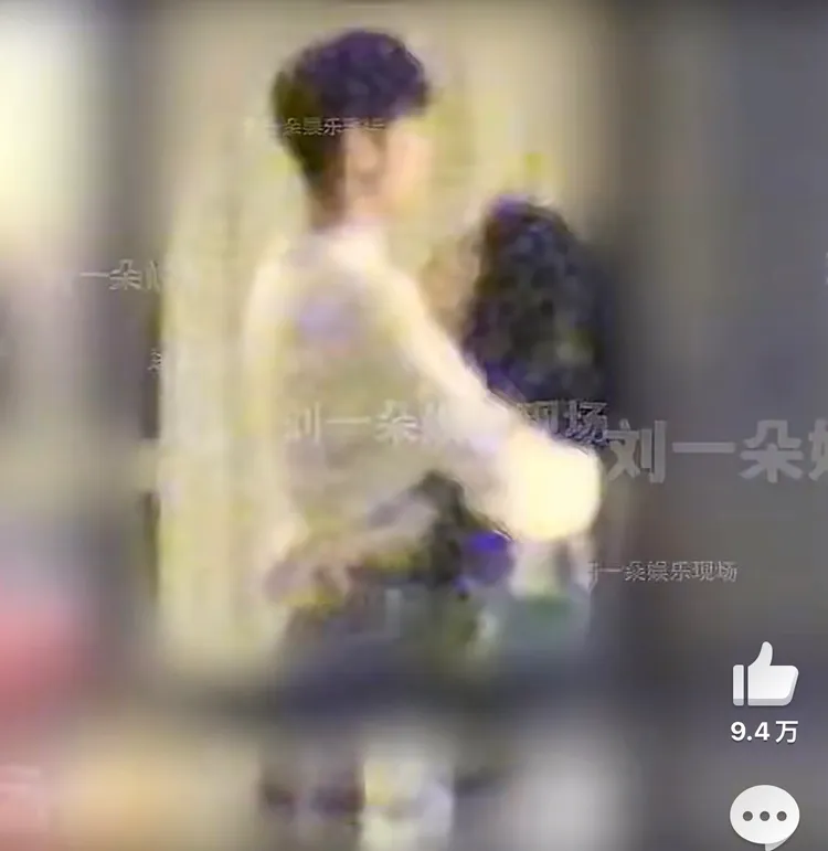 周也被拍到熱戀畫面。翻攝自微博