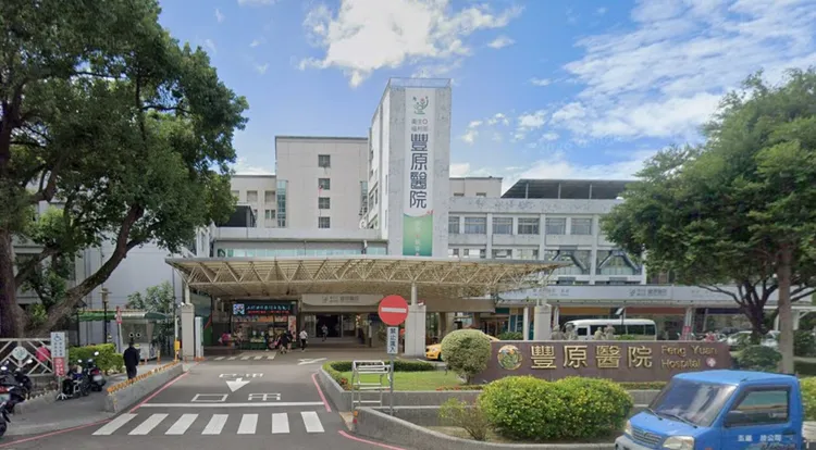 女子被送往距離約200公尺的豐原醫院急救。翻社google map