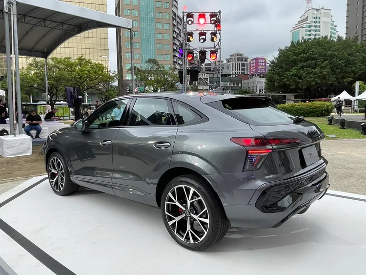 高階TFSI quattro 150 kW車型搭載quattro智慧型四輪傳動系統，兼顧動力輸出與操控穩定性。林浩昇攝