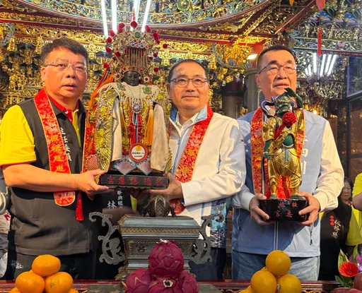 出席板橋慈惠宮慶典與蘇巧慧同台　李四川：全力以赴接下侯市長這一棒
