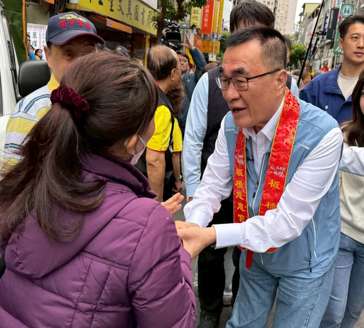 李四川今與新北市長侯友宜共同參與板橋慈惠宮媽祖遶境。李四川競辦提供