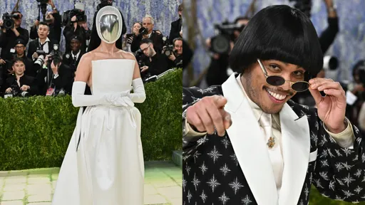 Met Gala｜凱蒂佩芮銀色面具遮全臉　時尚紅毯驚見「豬哥亮」