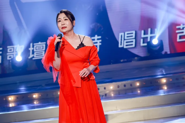 張秀卿上節目演唱。民視提供