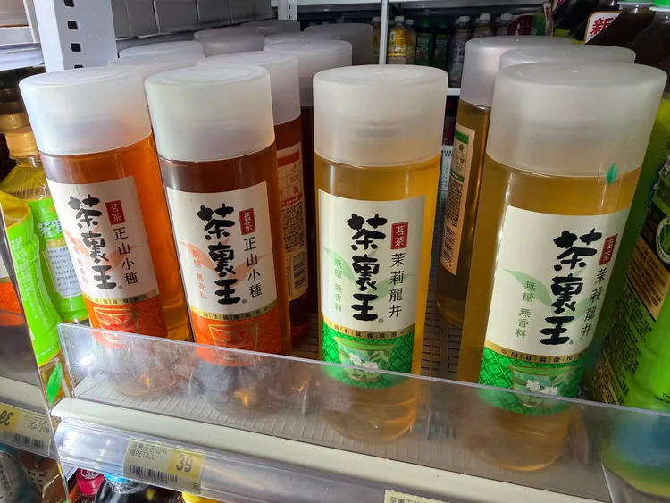 統一超商7-11新上架茶飲新品項，中國原料價格卻與日本進口茶相同，引發網友不滿。
