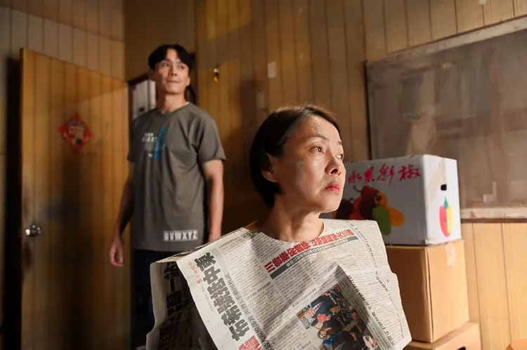 黃鐙輝（左）與柯淑勤攜手演母子，失智議題催淚。說到不如做到陪伴提供