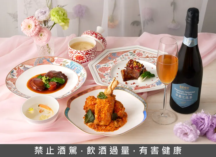 台北喜來登大飯店米其林一星餐廳「請客樓」於5/1至5/3及5/9至5/10，推出融合川菜精髓與創新手法的八道式母親節套餐，每位4980元+10%。寒舍餐旅提供