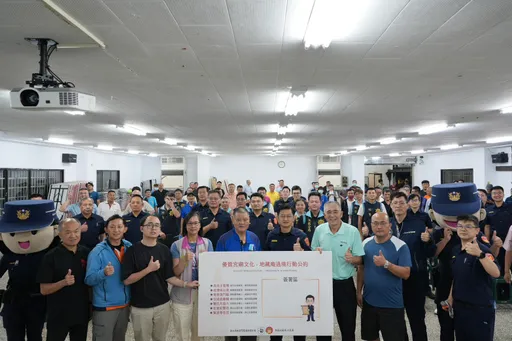 地藏庵遶境恰逢警察節！新莊警與逾60宮廟陣頭簽署行動公約　宣示幫派零容忍