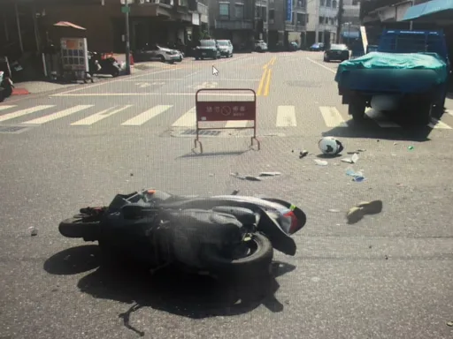 直行機車猛撞左轉小貨車　妙齡女騎士重創倒地...送醫不治