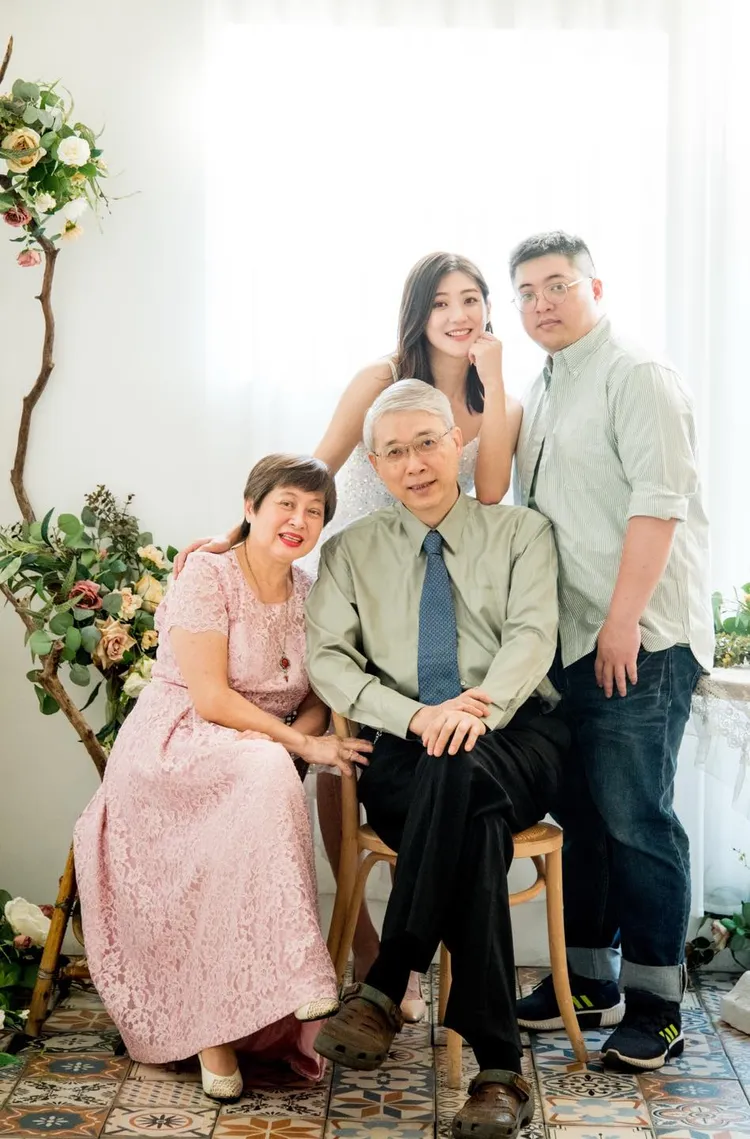 林逸欣幸福的全家福。翻攝林逸欣臉書
