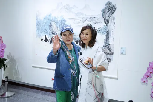 「歌仔戲國寶」楊麗花扶持下一代！力挺乾妹畫展民眾驚呼