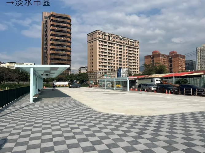 新北於淡水、八里兩端同步興建微型轉運站，規劃快捷公車路線，打造「停車在橋頭、轉乘輕鬆遊」的便捷通勤與休閒旅遊新模式。交通局提供