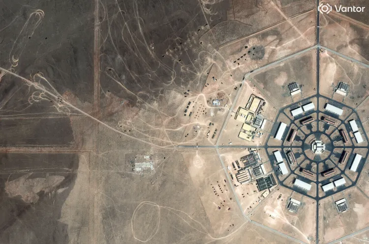 中國被曝光的超大型核彈基地造形為內外八卦陣的「雙重八卦陣地」。路透社