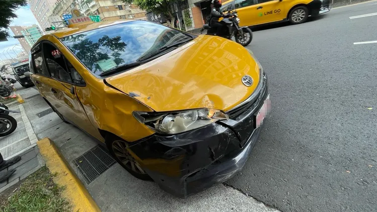 肇事計程車。翻攝畫面