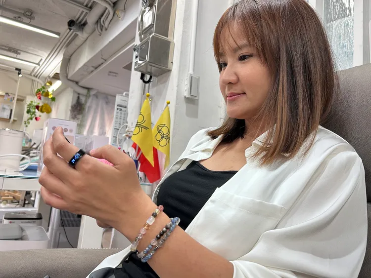 配戴更輕巧的AI智慧戒指成為母親節贈禮熱門選項。業者提供