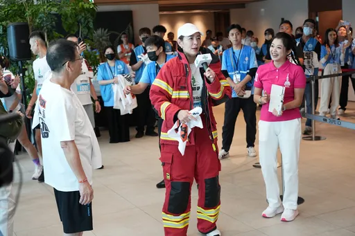賈永婕穿7公斤消防衣爬88樓　累喊：不是超人沒辦法穿