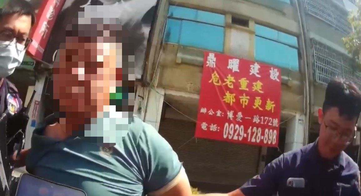 高雄警騎車未禮讓行人被攔!爆走車壓同僚腳 2罪上身記大過列汰除