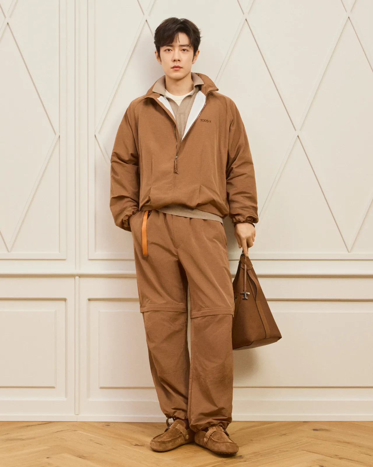 TOD’S·X聯名系列以自然大地色系為主軸，並融入肖戰私服中常見的活力風格。品牌提供