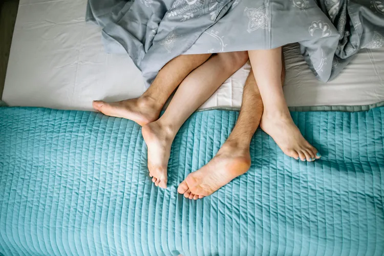 人夫竟在客房內撞見好友與妻子發生性行為。翻攝pixabay