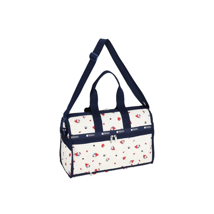 LeSportsac X HELLO KITTY心語呢喃奢華中型旅行袋，8000元。品牌提供