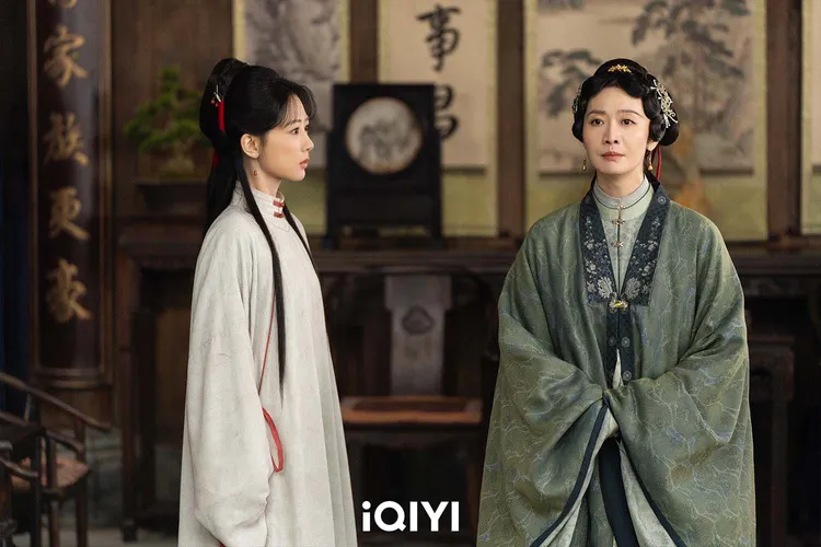 楊紫（左）在劇中飾演李禎。愛奇藝國際版提供