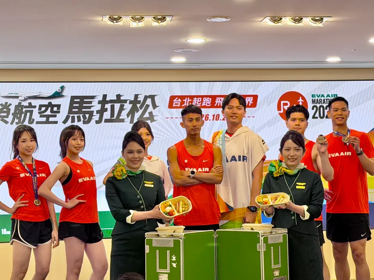 2026長榮航空馬拉松特製賽服與餐盒。莊偉祺攝