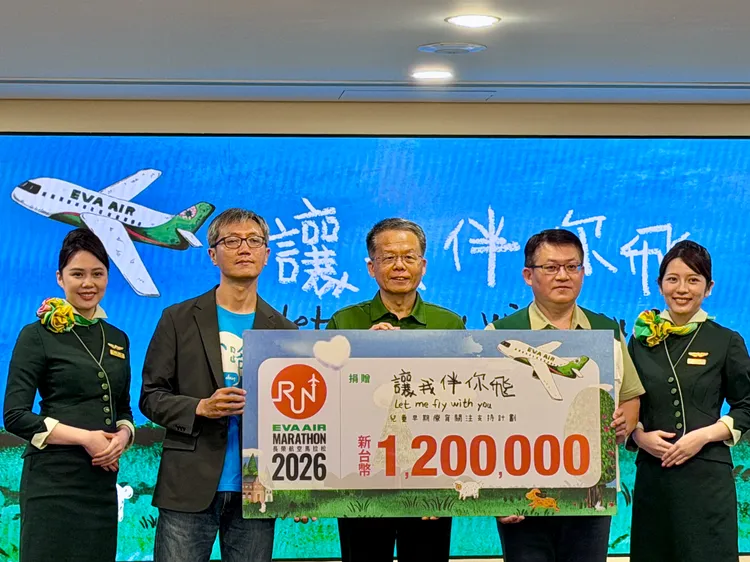 長榮航空宣布捐贈120萬元給心路基金會與家扶基金會。莊偉祺攝