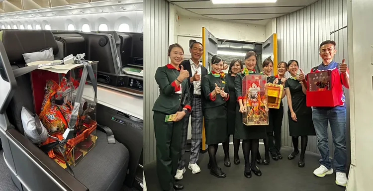 北港媽這次出訪日本都有專屬機位，同機的空姐爭相合影留念。北港朝天宮提供