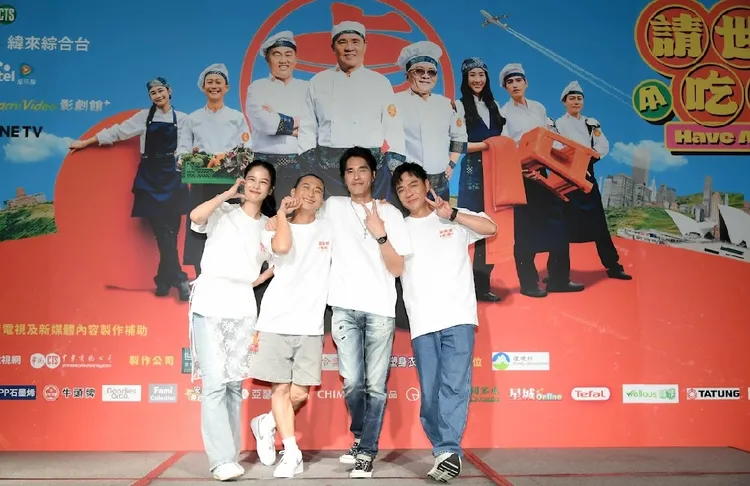 （左起）千千、浩子、藍正龍、陳隨意。三立提供