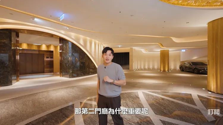 陶朱隱園第二門廳隱藏「超跑電梯」。翻攝Joeman YouTube
