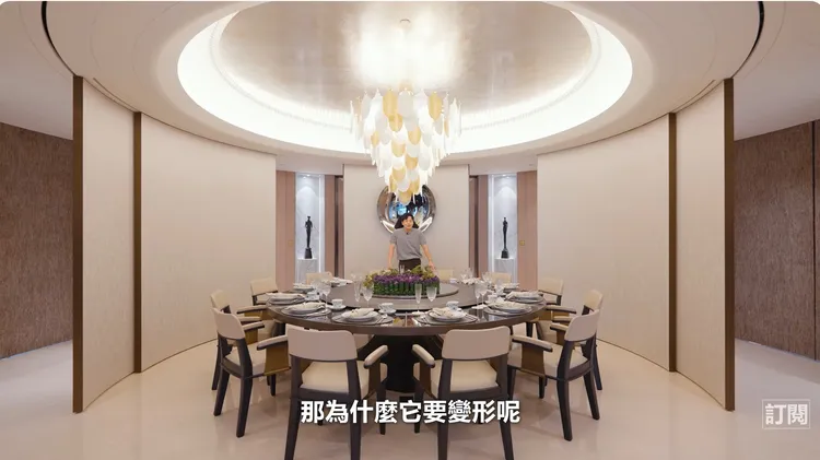 餐廳門片可以電動變形。翻攝Joeman YouTube