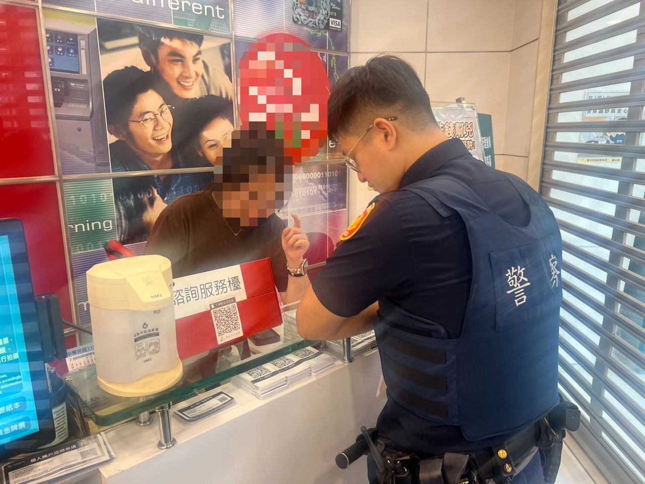 網戀變惡夢!提款遞紙條向行員求助 25歲女險噴50萬買點數卡