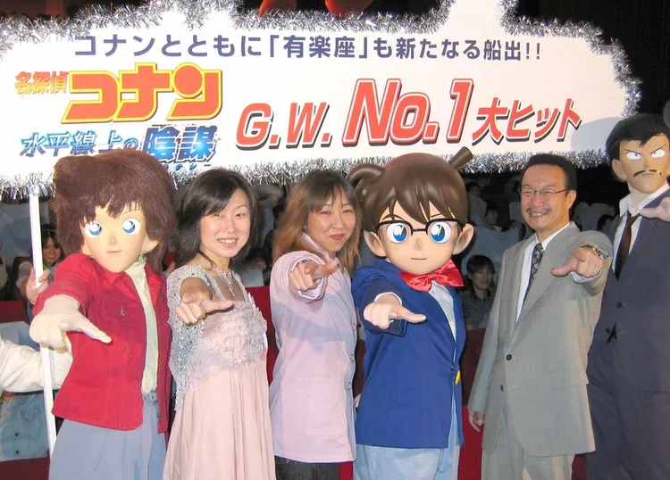 山崎和佳奈（左起）、高山南、神谷明2005年出席《名偵探柯南：水平線上的陰謀
》電影宣傳活動。翻攝《日本體育》