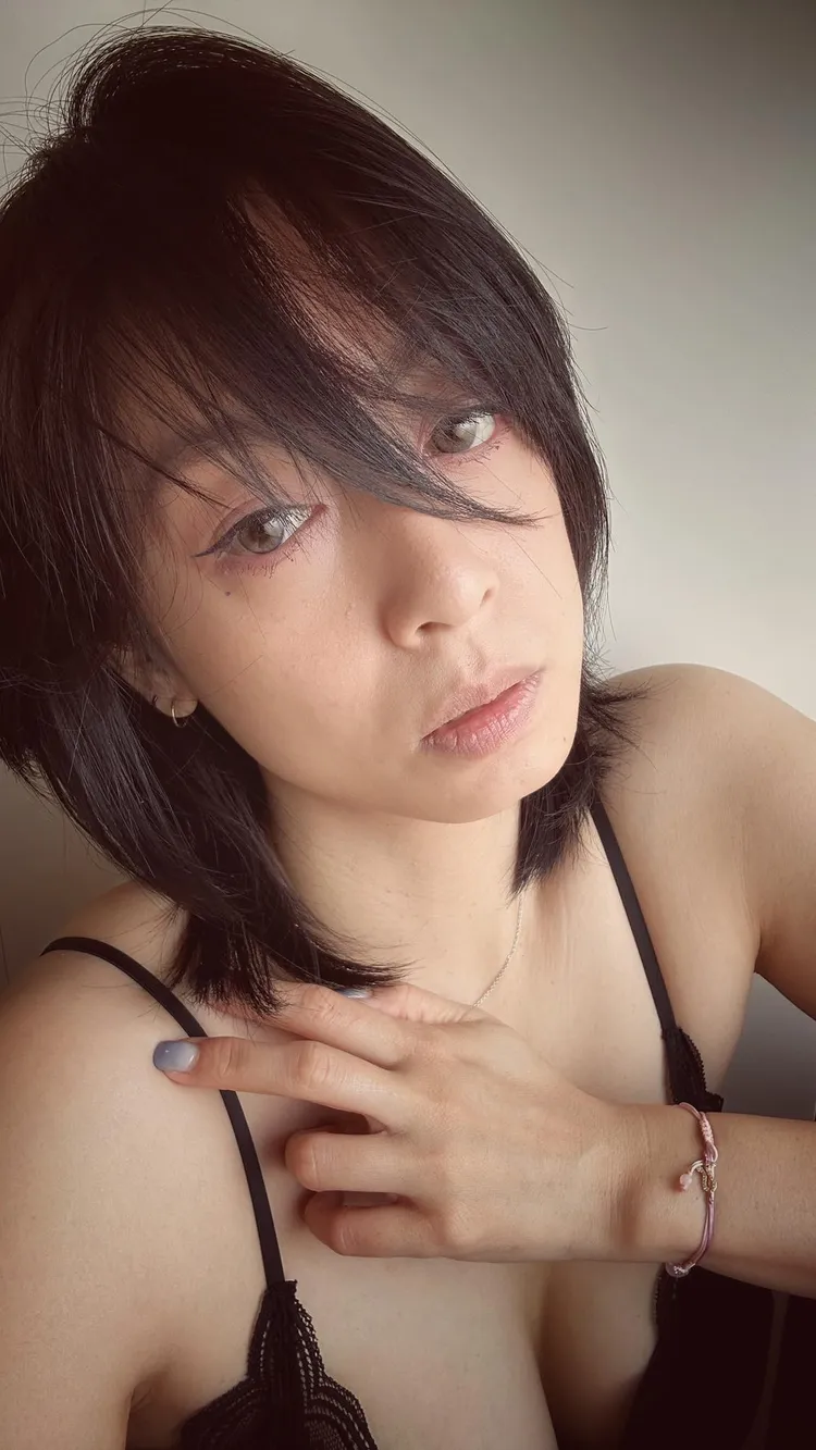 范筱梵生日曬火辣居家照。翻攝范筱梵臉書