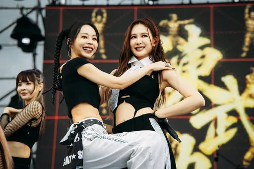 《陽光女子》「蘭珮CP」東浪嘉年華合體　中空造型秀火辣馬甲線