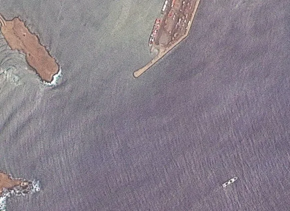 衛星圖顯示，郵輪（右下角）在維德角共和國外海漂流。路透社