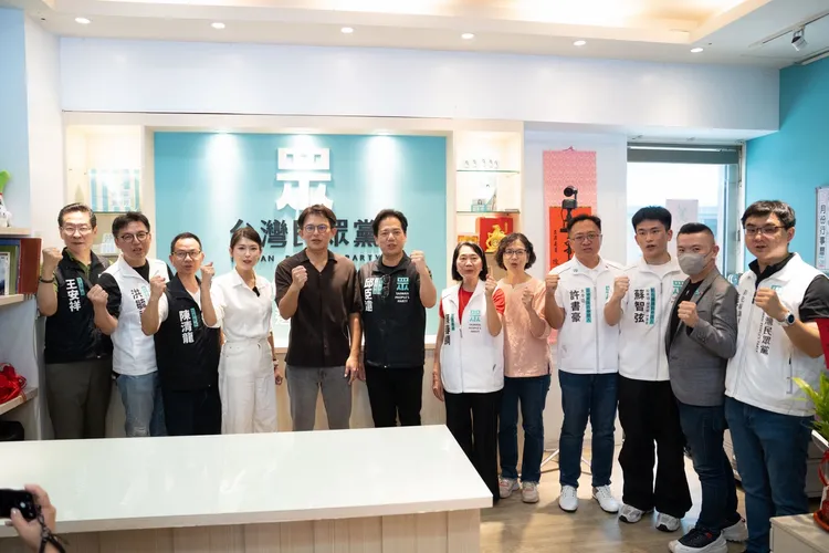 民眾黨台中隊成員到齊。民眾提供