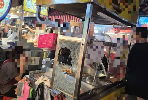 疑不滿遭母責罵　三和夜市逆子持木棒砸自家攤位遭送辦