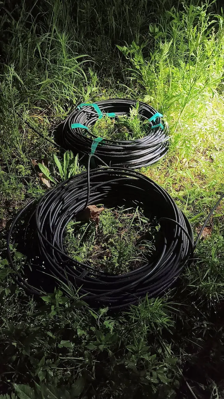 警方查獲遭竊走的電纜。翻攝畫面