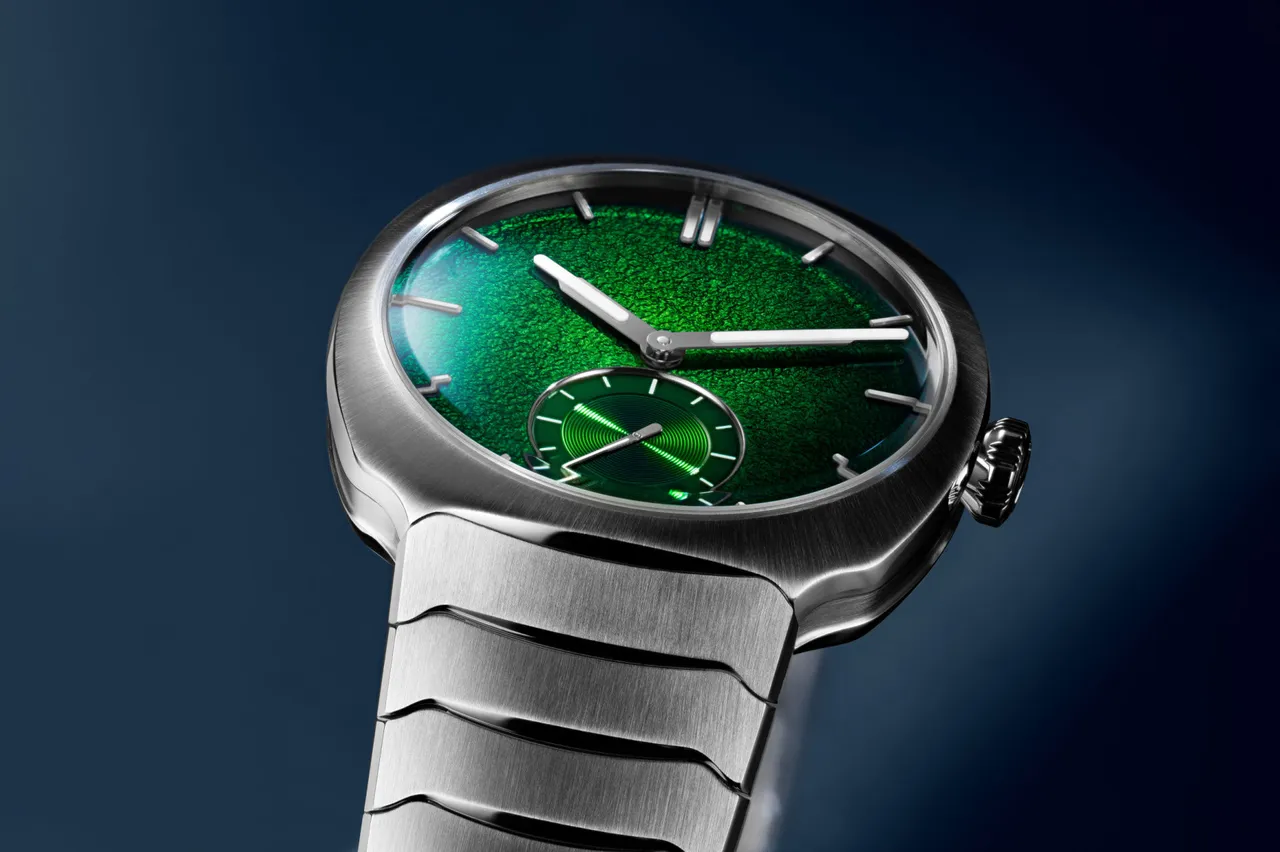 亨利慕時疾速者小秒針萊姆綠琺瑯腕錶專賣店限定版，39mm，不鏽鋼錶殼，萊姆綠煙燻「大明火」琺瑯飾以錘擊紋理錶盤，一體式不鏽鋼鏈帶，HMC 500自動機芯，動力儲存74小時動力儲存，防水深度120米，3萬900。品牌提供
